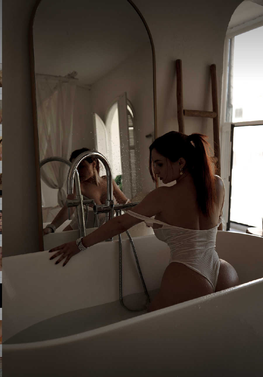 A playful frame from Miranda Faith nude — online in Antalya