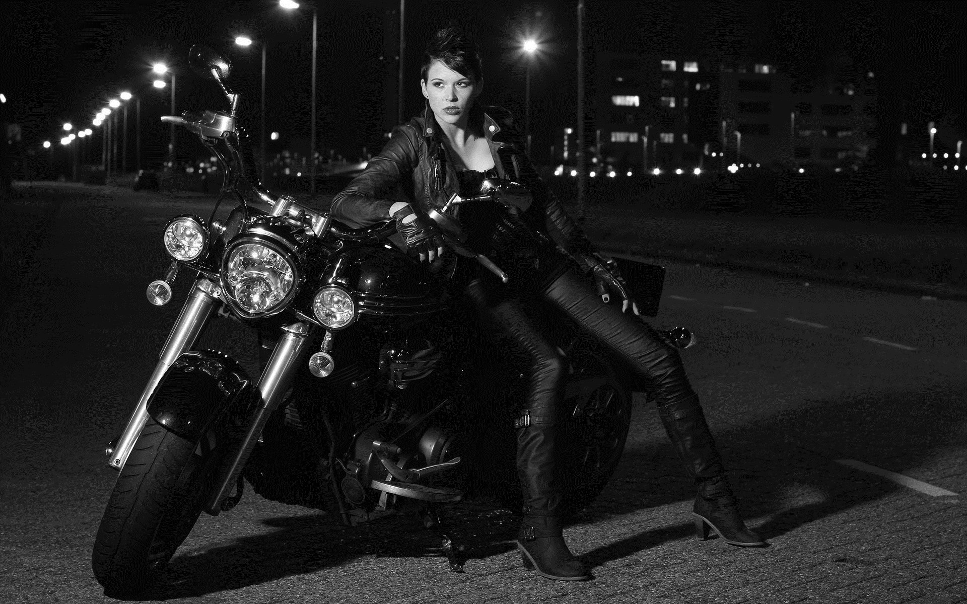 Photo Beautiful girls and motorcycles in Antalya