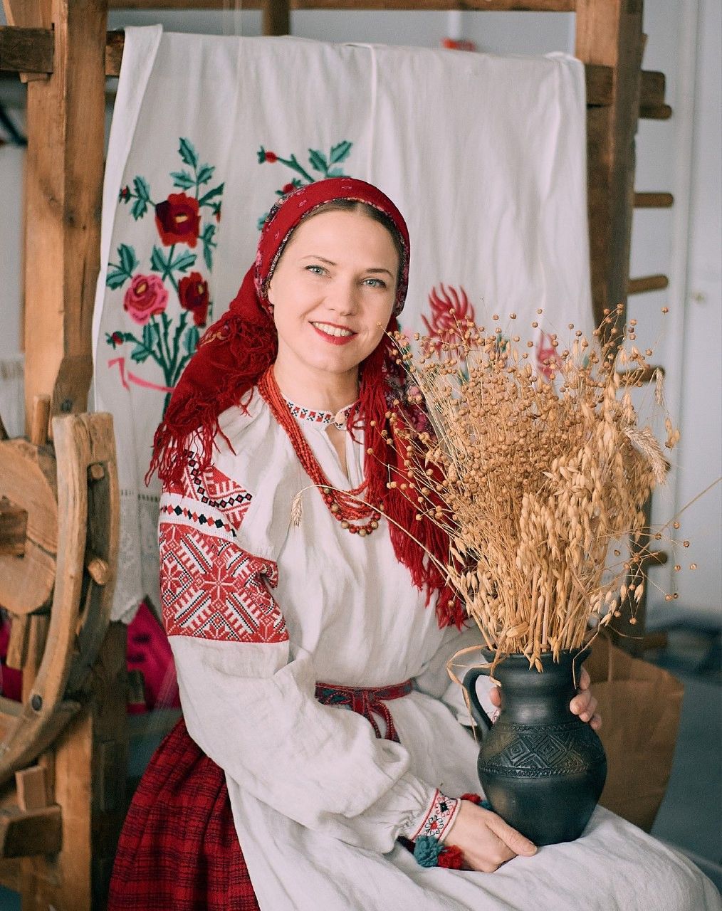 Women in Slavic costumes in Antalya