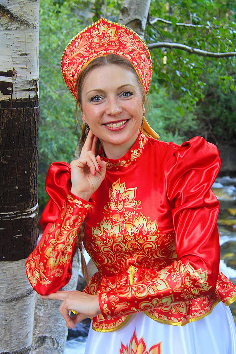 Women in Slavic costumes in Antalya