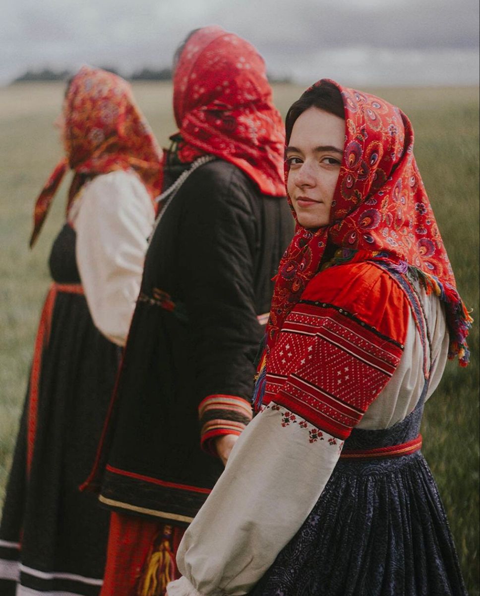 Women in Slavic costumes in Antalya