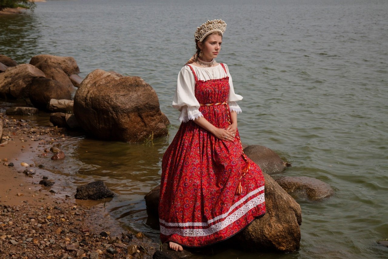 Women in Slavic costumes in Antalya