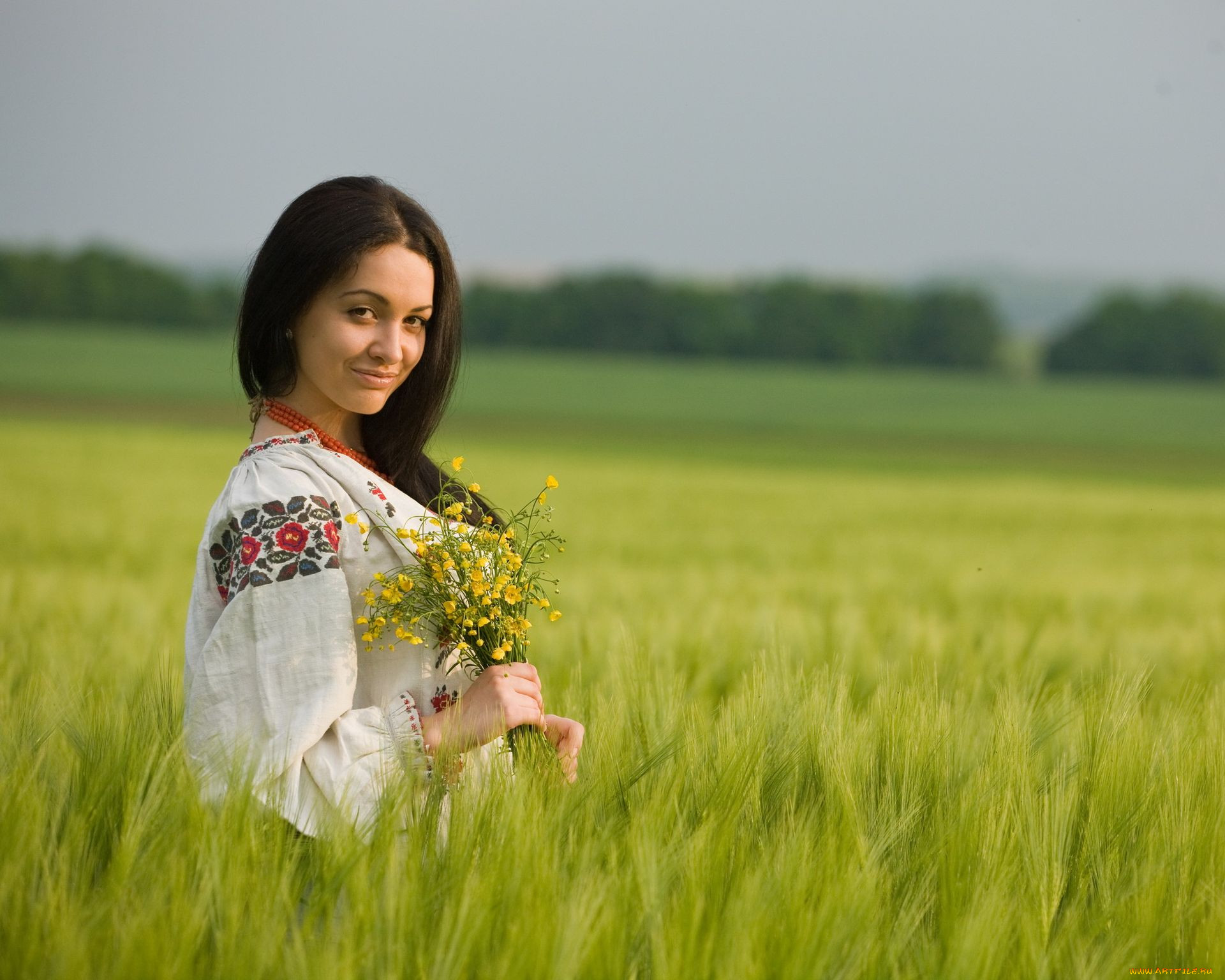 Women in Slavic costumes in Antalya