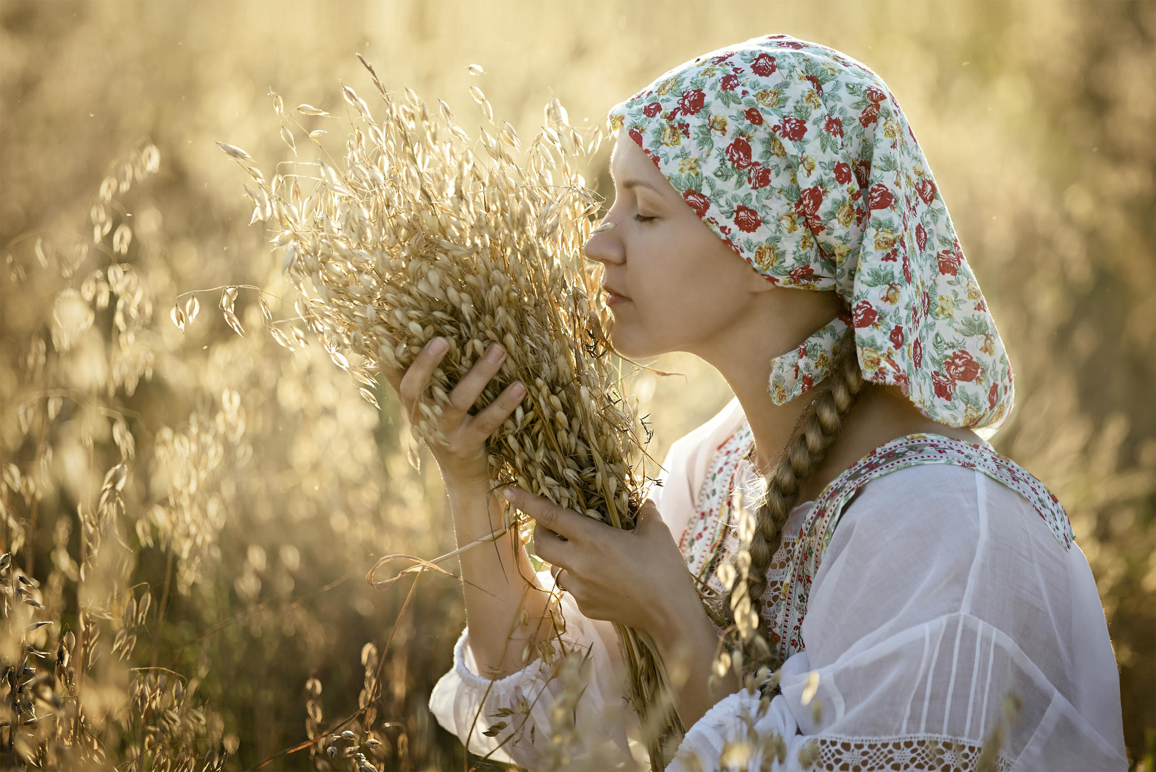 Photo Women in Slavic costumes in Antalya
