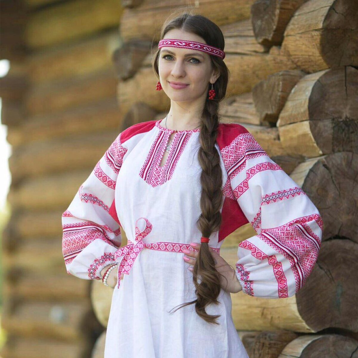 Girls in Slavic costumes in Antalya