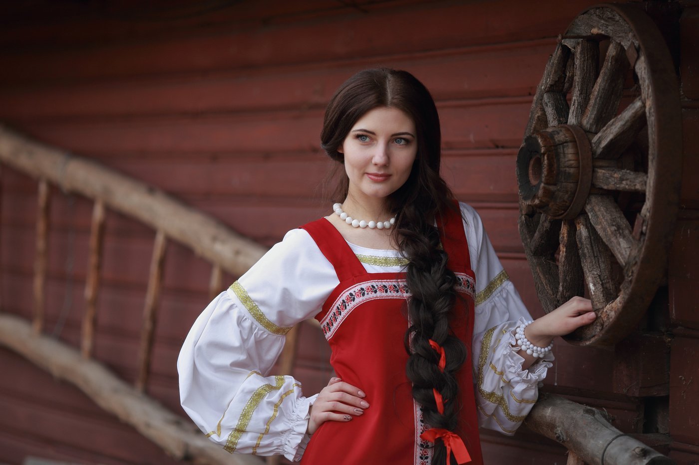 Girls in Slavic costumes in Antalya